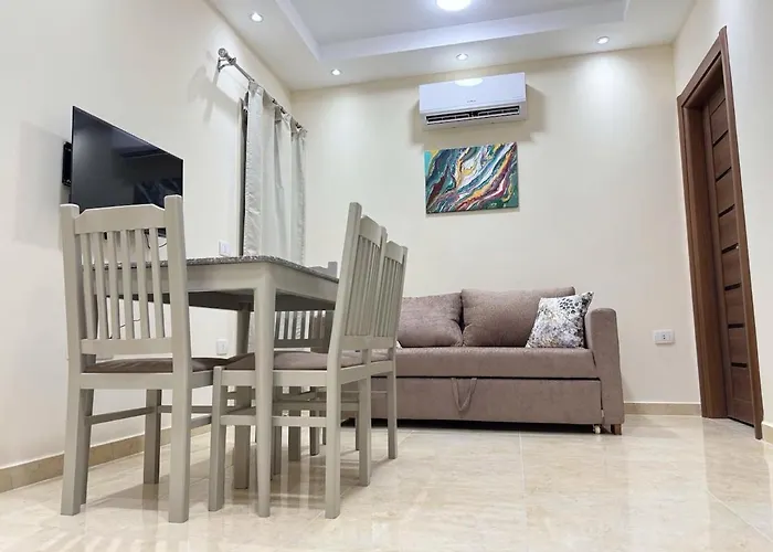 La Quinta Pool & Sea View Ground Floor * הורגהדה