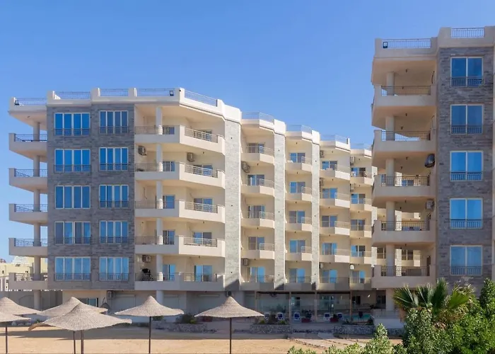 La Quinta Pool & Sea View Ground Floor דירה *