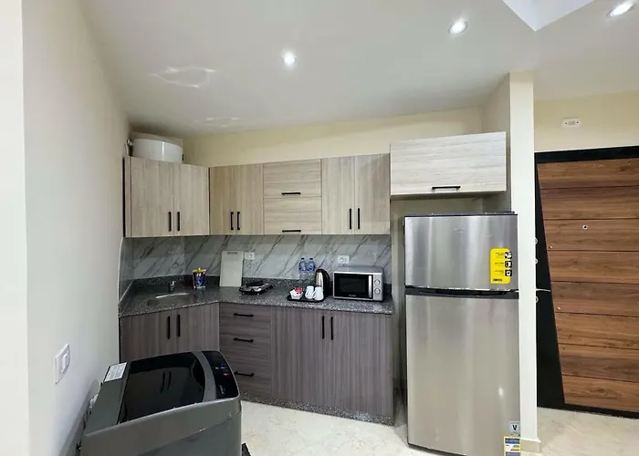 La Quinta Pool & Sea View Ground Floor דירה *