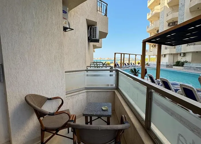 La Quinta Pool & Sea View Ground Floor דירה