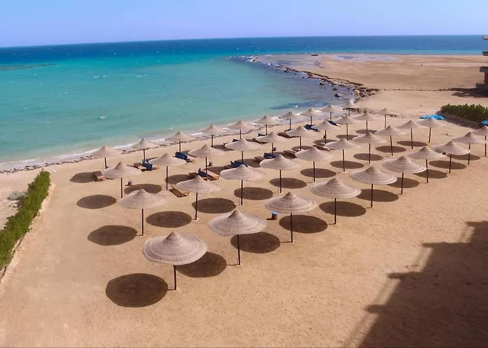 La Quinta Pool & Sea View Ground Floor דירה *