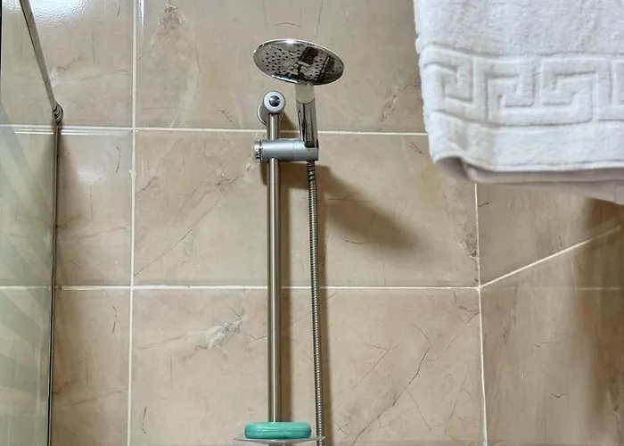La Quinta Pool & Sea View Ground Floor דירה *