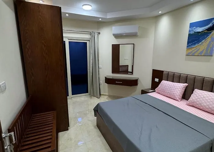 La Quinta Pool & Sea View Ground Floor דירה הורגהדה
